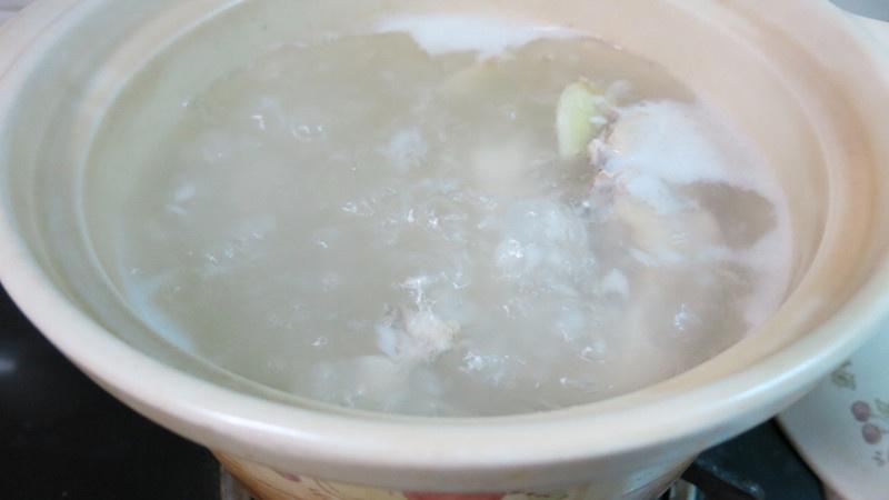 草雞鮮蝦砂鍋粥的做法 步骤4
