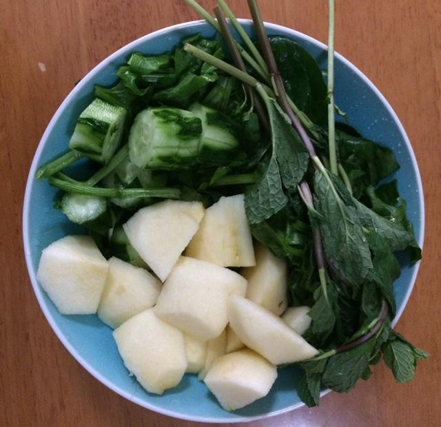 鮮綠排毒養顏果蔬汁的做法 步骤1