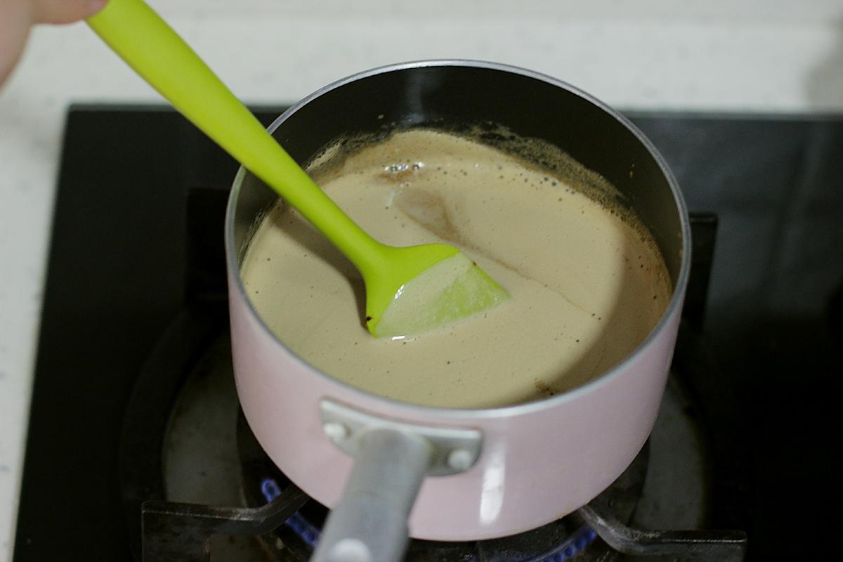 成熟風味的咖啡香蕉冰淇淋的做法 步骤3