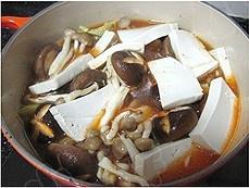 韓式鮮菌辣肥牛湯鍋的做法 步骤6