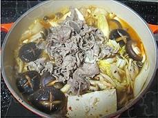 韓式鮮菌辣肥牛湯鍋的做法 步骤8