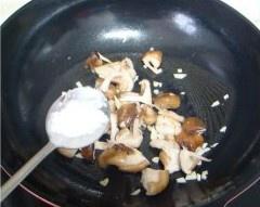 香菇炒油菜的做法 步骤8