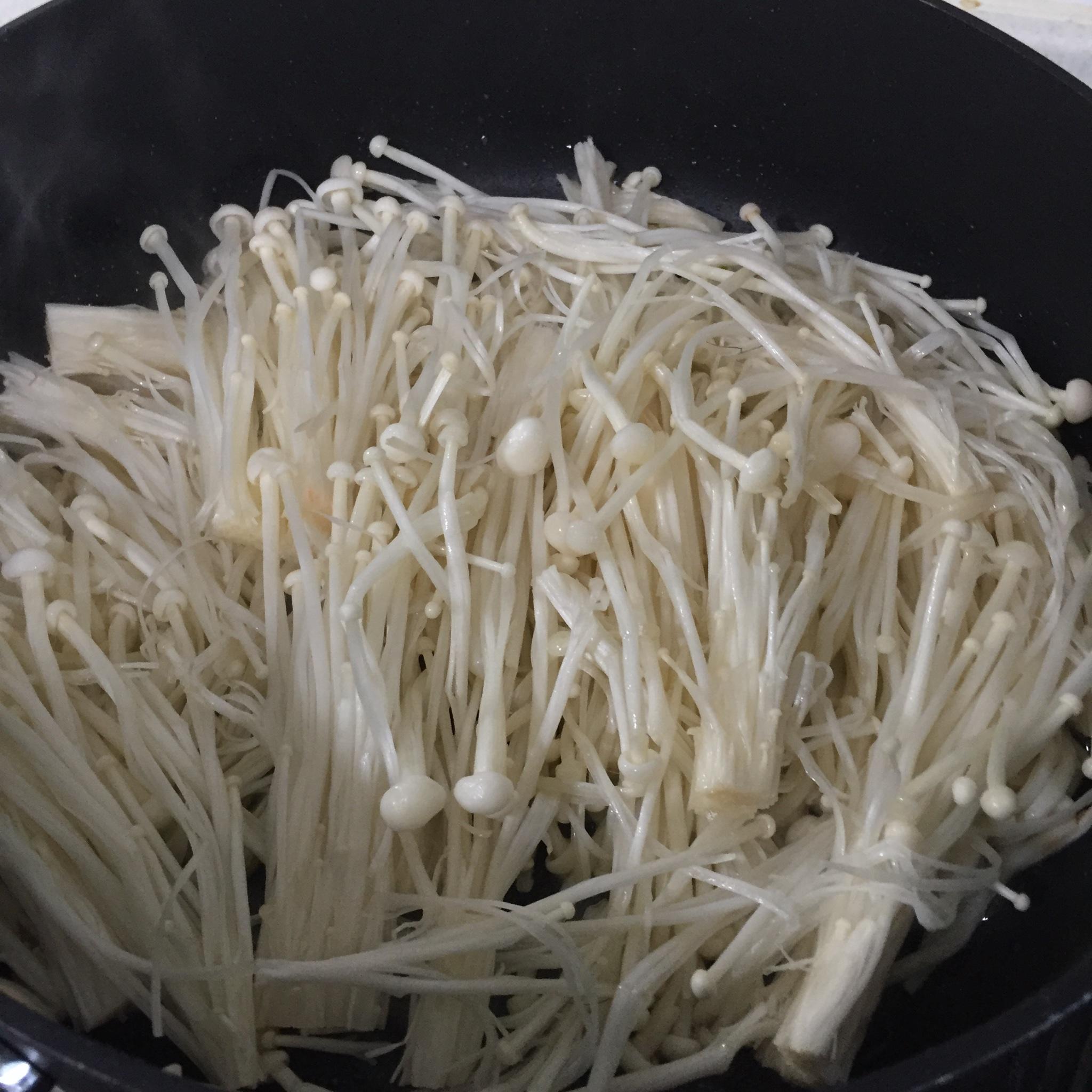 金針菇燜豆腐的做法 步骤5