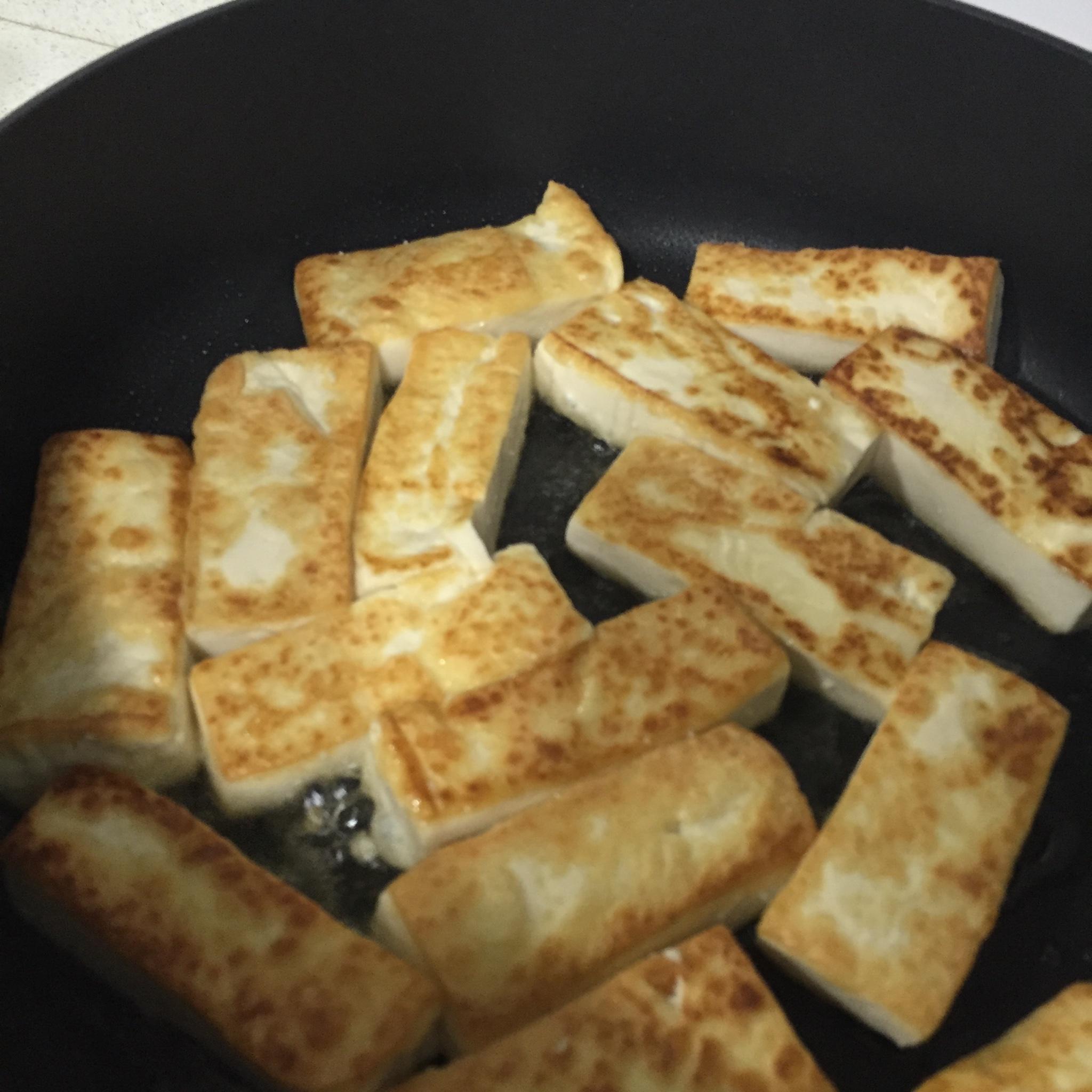 金針菇燜豆腐的做法 步骤4