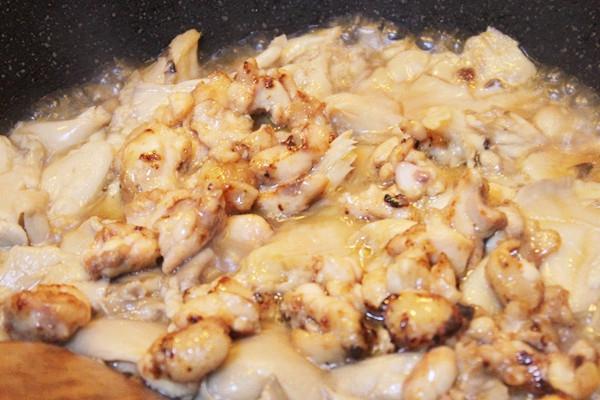 蘑菇燉雞肉的做法 步骤4