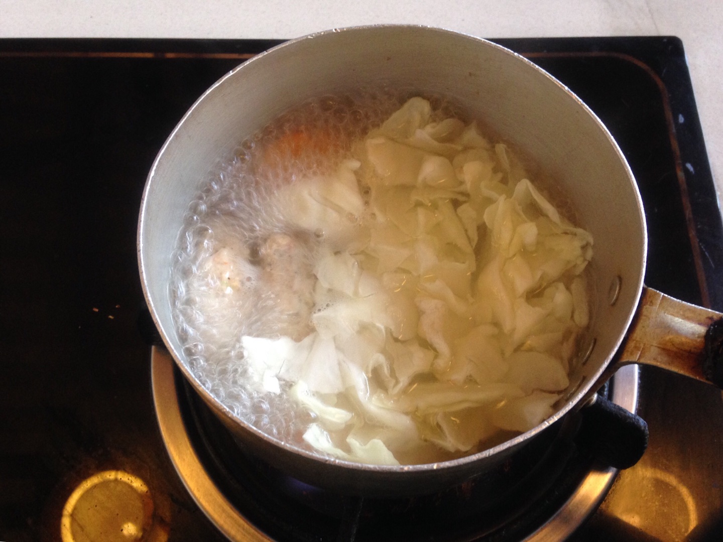洋白菜蝦肉卷鮮蔬湯的做法 步骤4