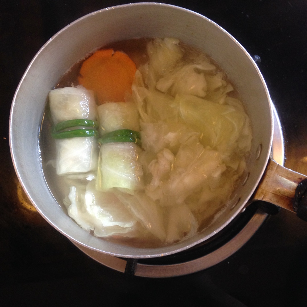 洋白菜蝦肉卷鮮蔬湯的做法 步骤7