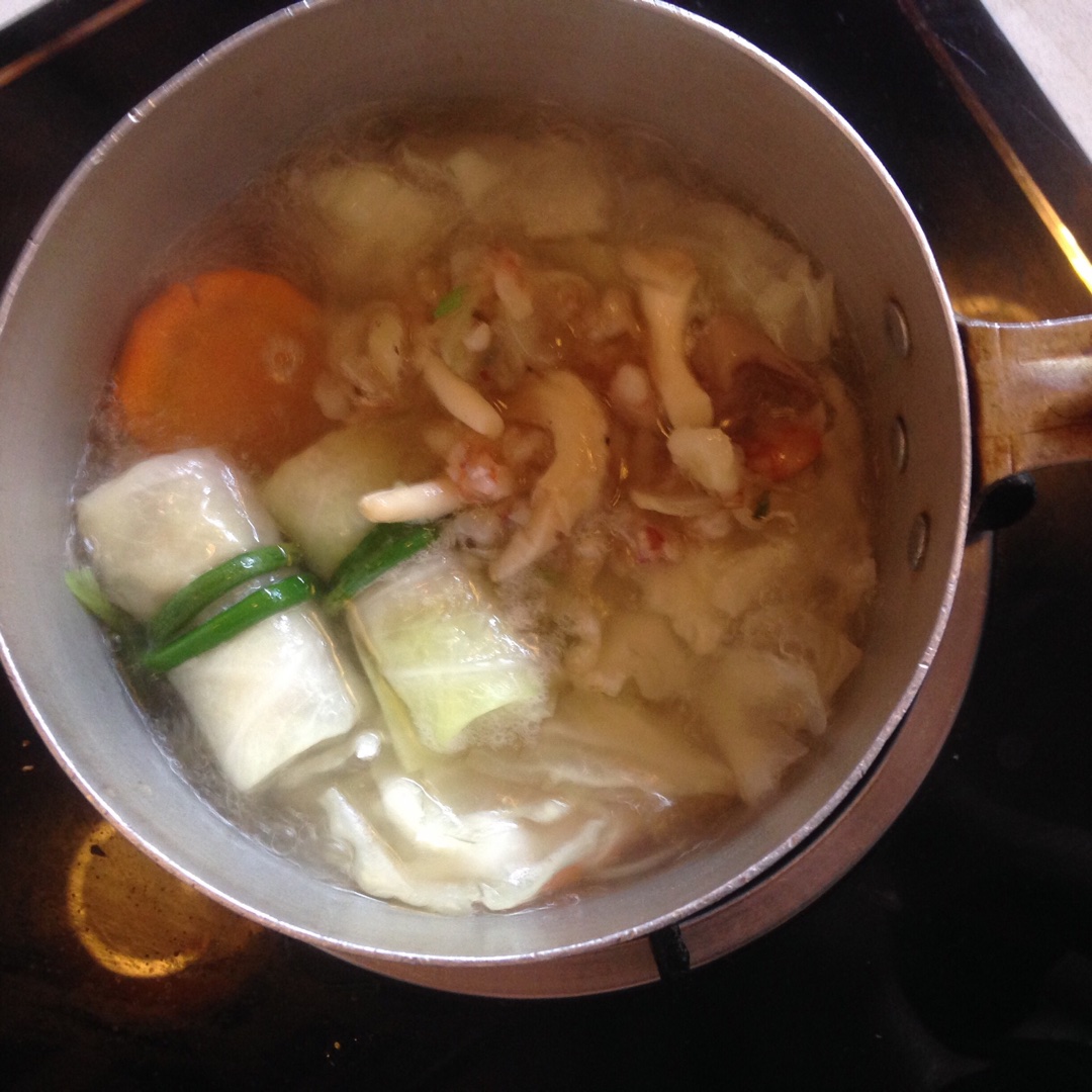 洋白菜蝦肉卷鮮蔬湯的做法 步骤9