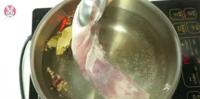 下飯神菜 家常小炒肉的做法 步骤2