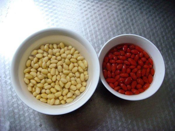 枸杞豆漿——滋肝明目的養生豆漿的做法 步骤1