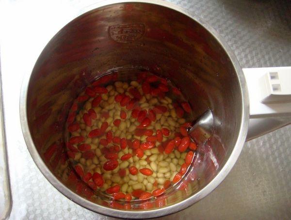 枸杞豆漿——滋肝明目的養生豆漿的做法 步骤2