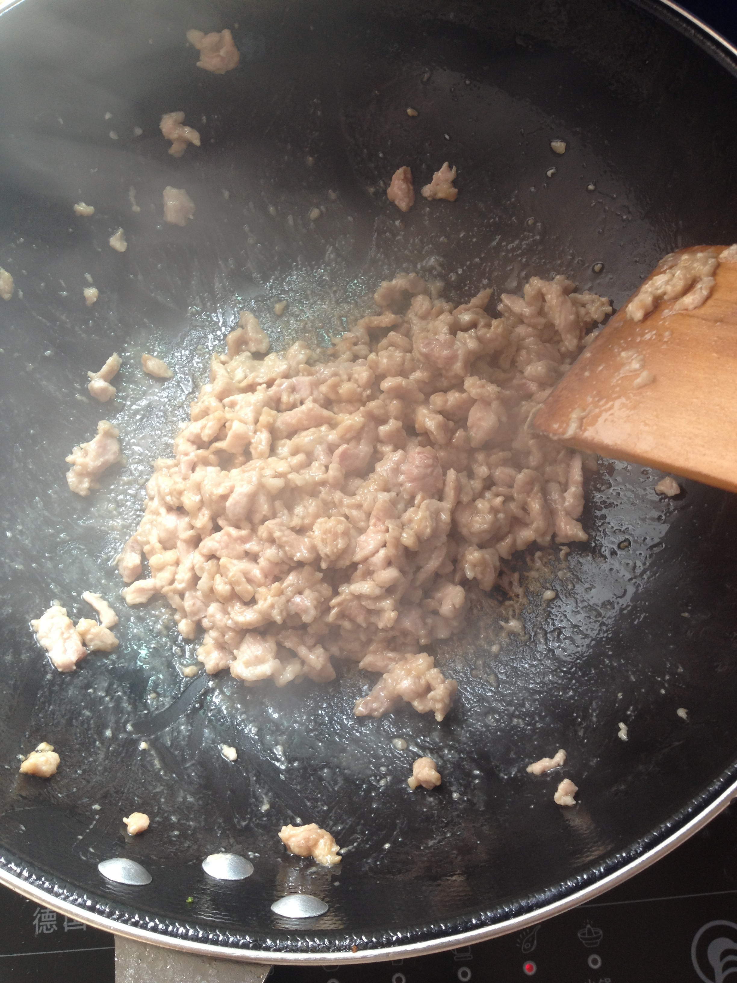 玉米粒雙椒碎肉丁的做法 步骤2