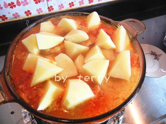 番茄土豆玉米排骨湯的做法 步骤8