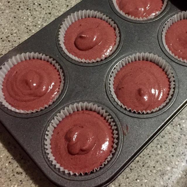傳統紅絲絨杯子蛋糕（極軟無泡打粉）Red velvet cupcake的做法 步骤13