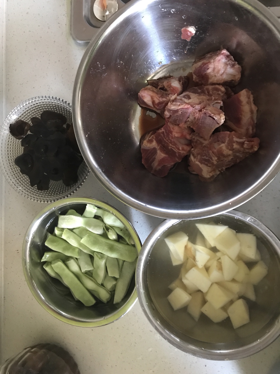 塔吉鍋排骨土豆芸豆的做法 步骤1