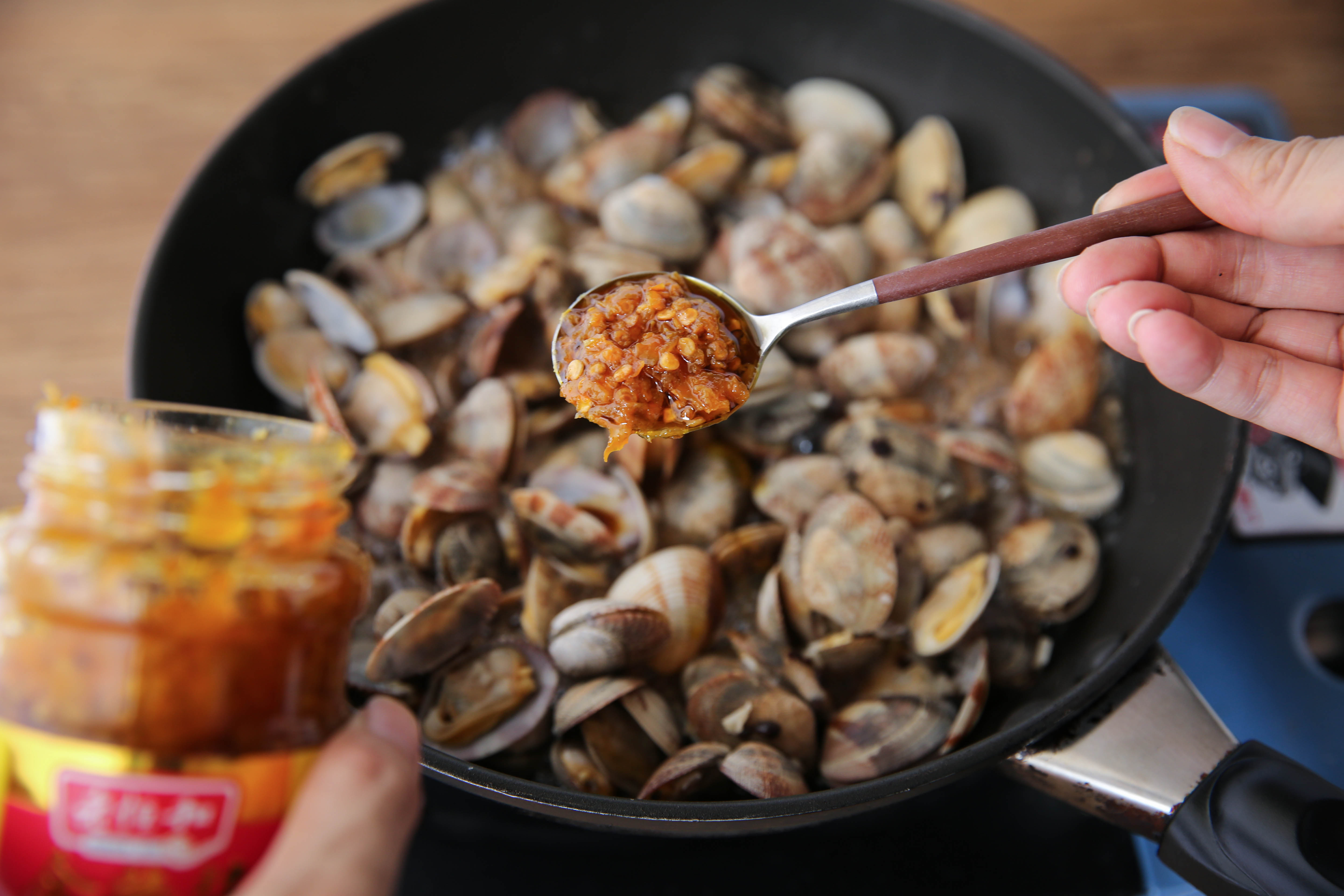 辣炒花蛤――老恆和深夜食堂的做法 步骤8