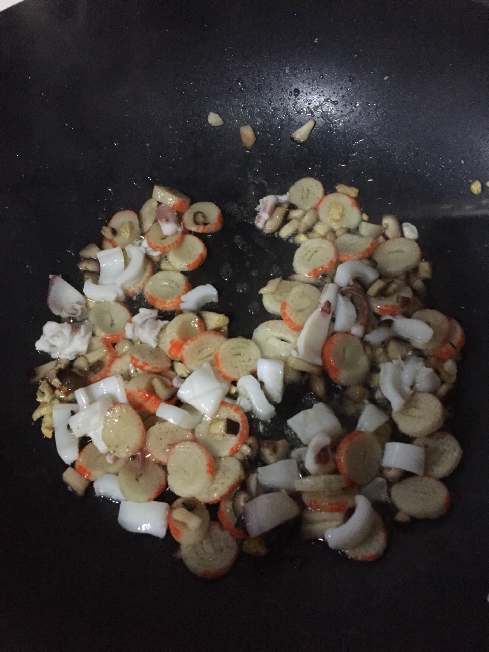 魷魚蟹肉炒飯的做法 步骤4