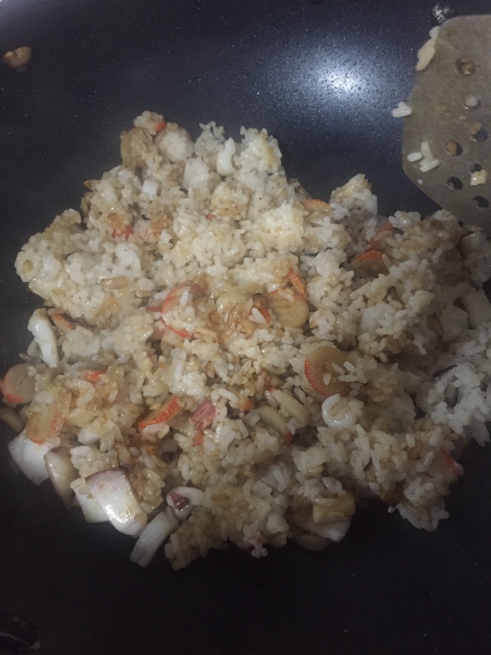魷魚蟹肉炒飯的做法 步骤5