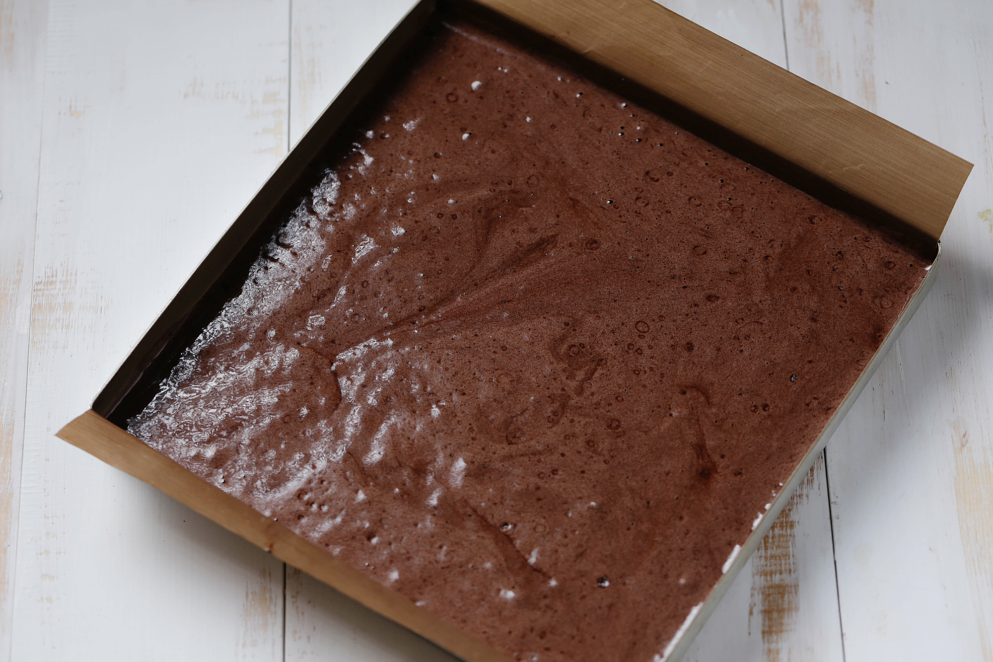 Kiri奶油芝士食譜——奶油芝士霜飾巧克力海綿蛋糕的做法 步骤5