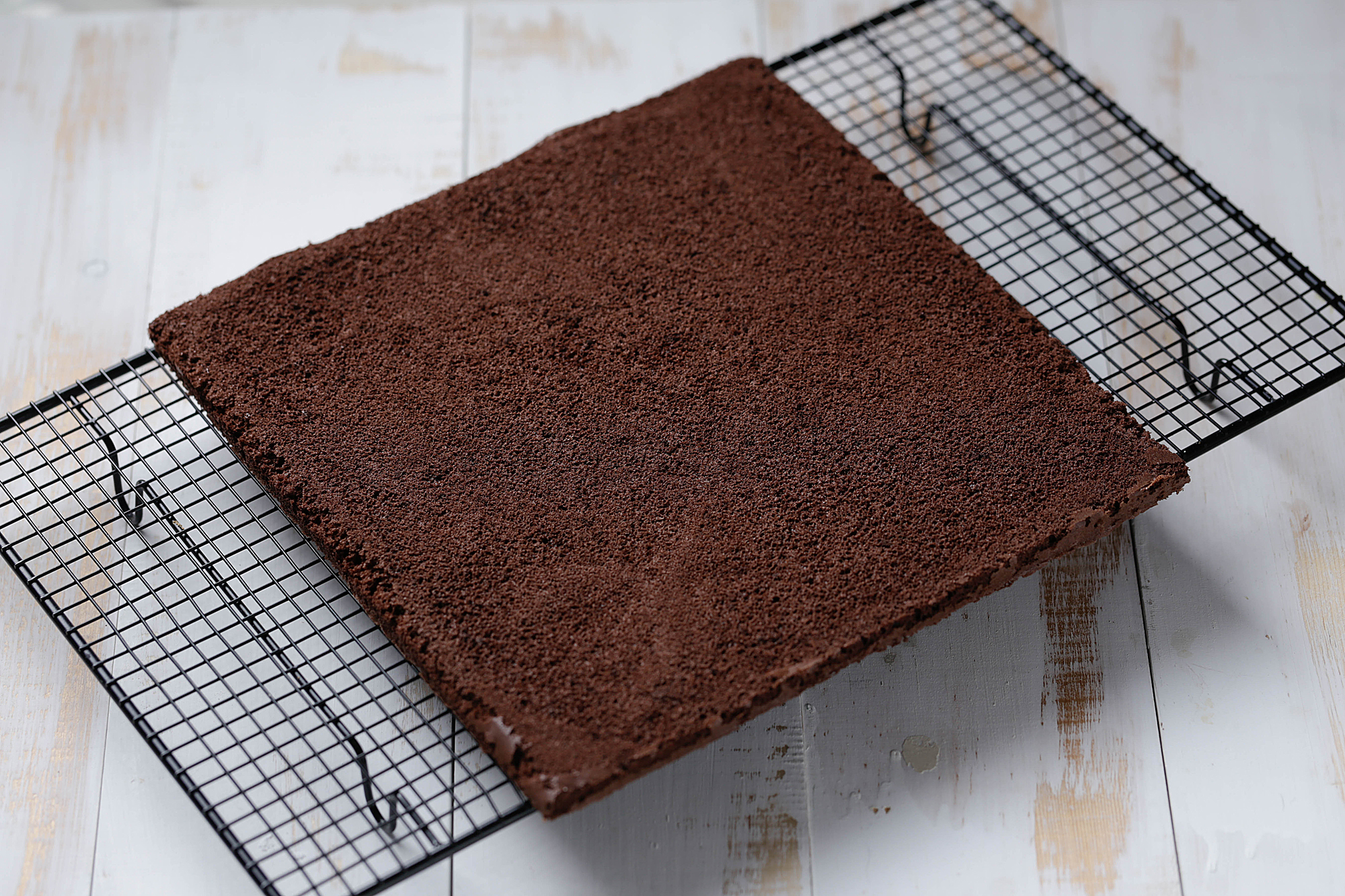 Kiri奶油芝士食譜——奶油芝士霜飾巧克力海綿蛋糕的做法 步骤7