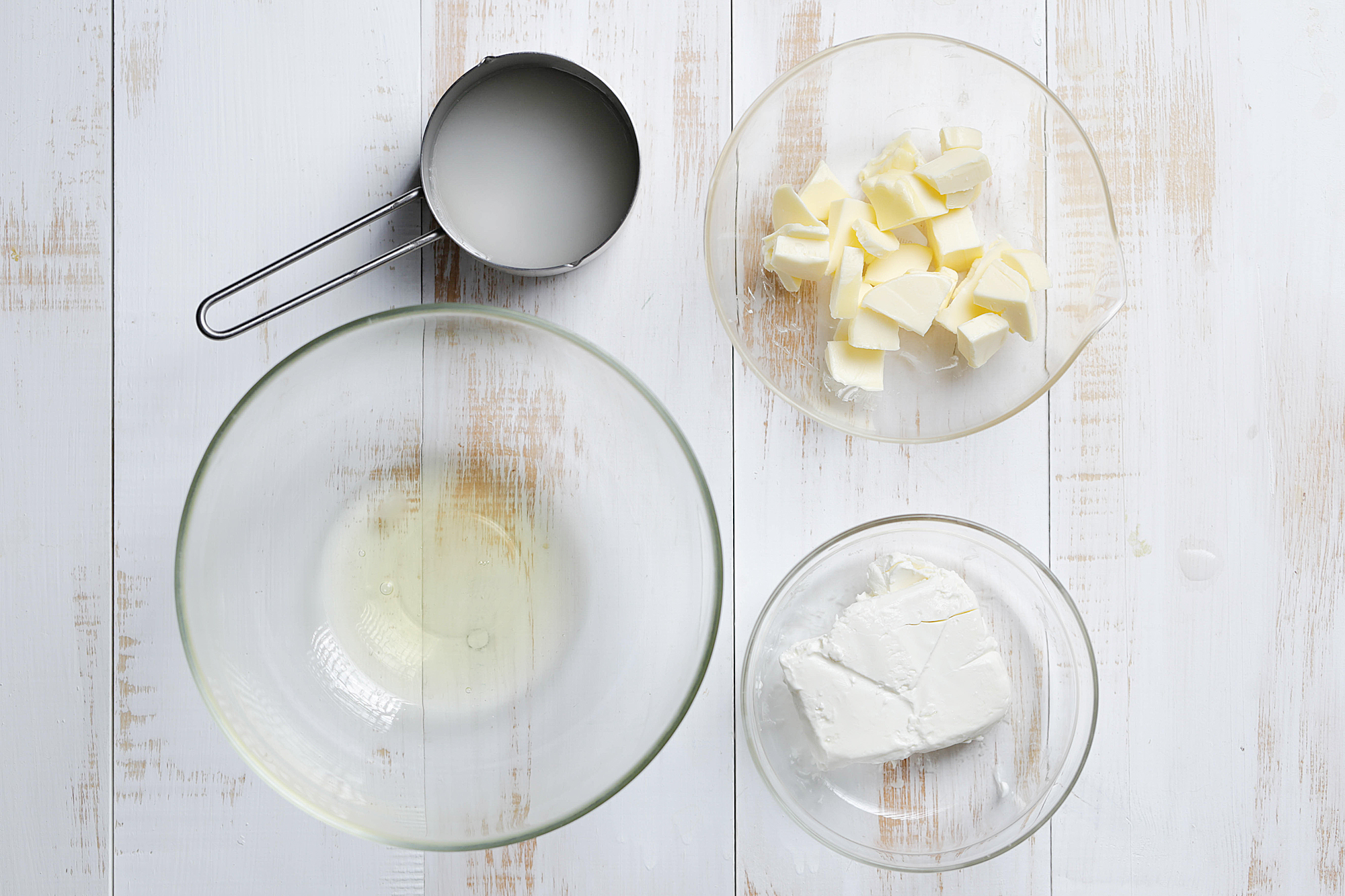 Kiri奶油芝士食譜——奶油芝士霜飾巧克力海綿蛋糕的做法 步骤8