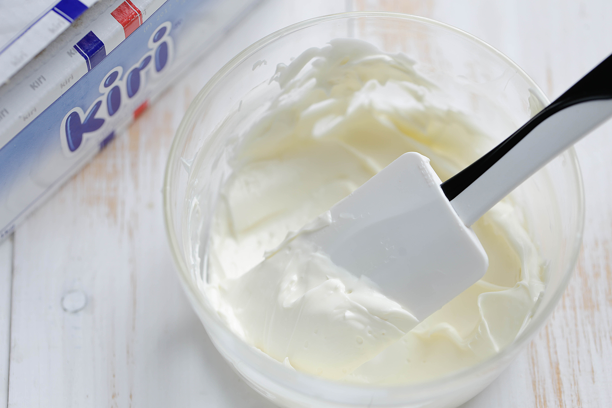 Kiri奶油芝士食譜——奶油芝士霜飾巧克力海綿蛋糕的做法 步骤10