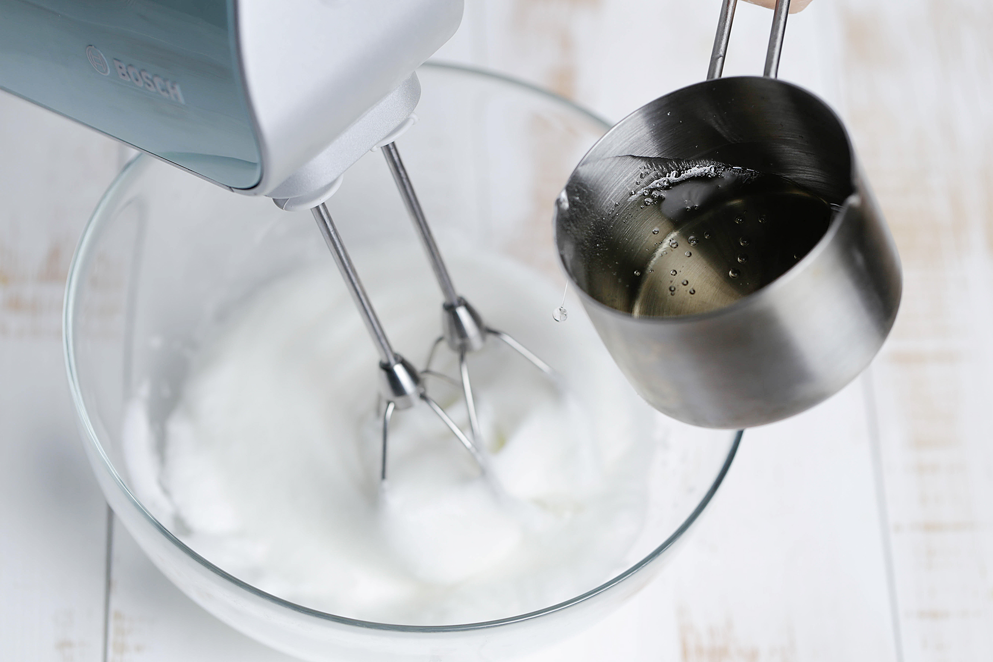 Kiri奶油芝士食譜——奶油芝士霜飾巧克力海綿蛋糕的做法 步骤13