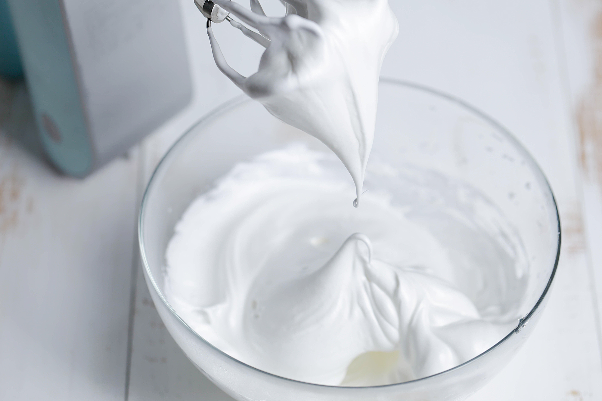 Kiri奶油芝士食譜——奶油芝士霜飾巧克力海綿蛋糕的做法 步骤14