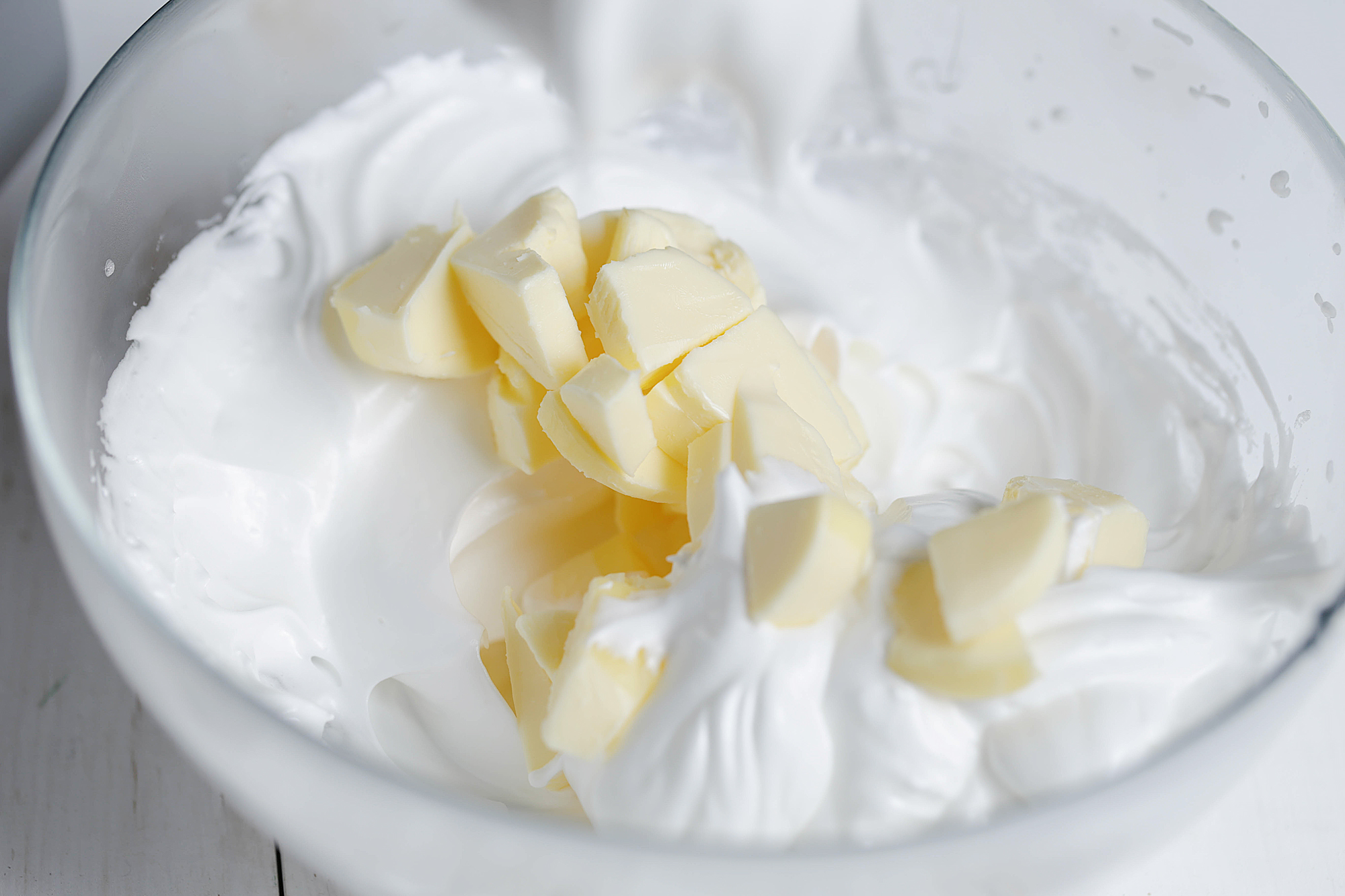 Kiri奶油芝士食譜——奶油芝士霜飾巧克力海綿蛋糕的做法 步骤15