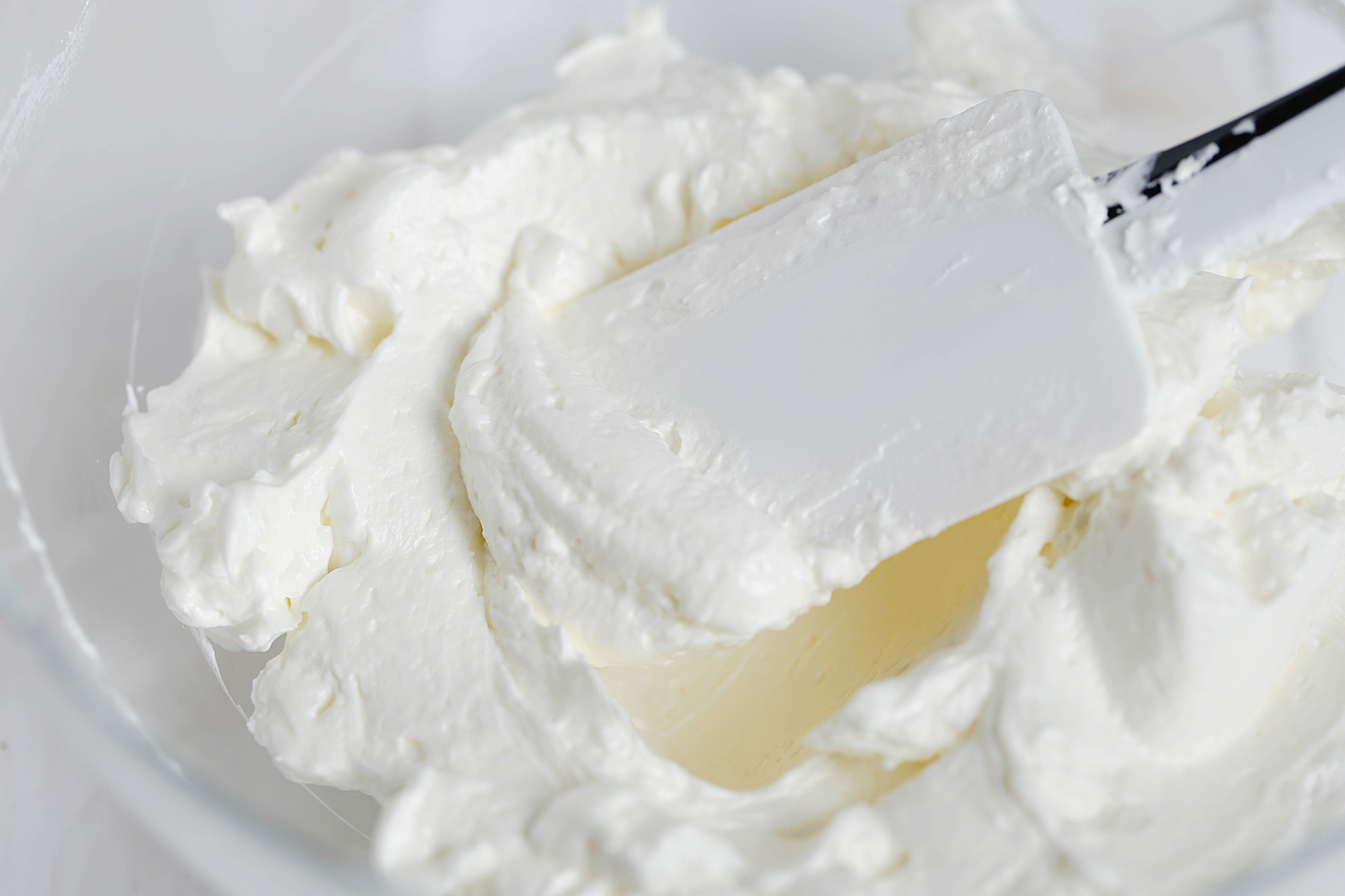 Kiri奶油芝士食譜——奶油芝士霜飾巧克力海綿蛋糕的做法 步骤18