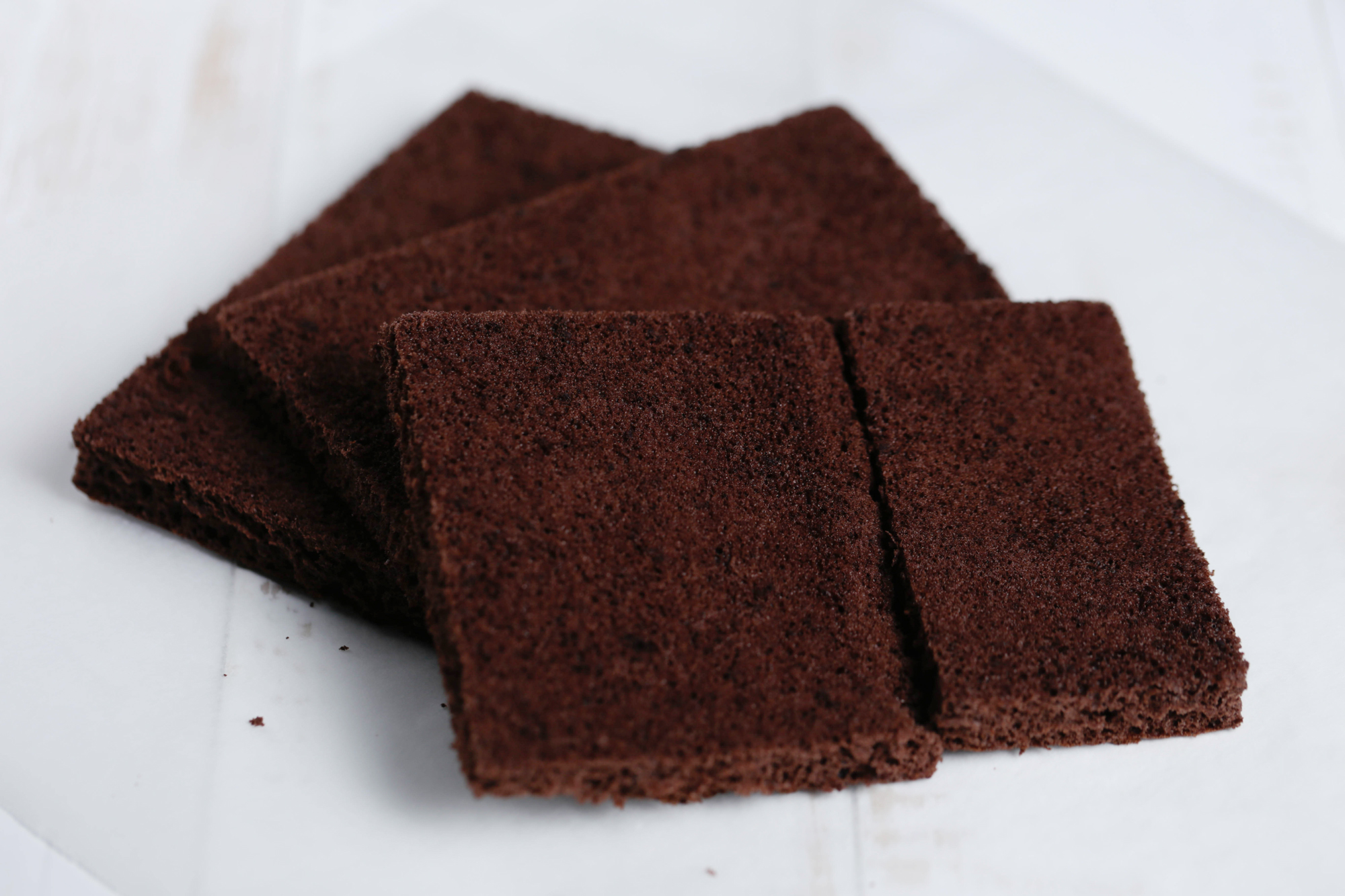Kiri奶油芝士食譜——奶油芝士霜飾巧克力海綿蛋糕的做法 步骤19