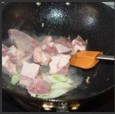 酸菜鴨肉面的做法 步骤1