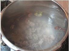 冬日暖身咖哩牛腩鍋的做法 步骤2