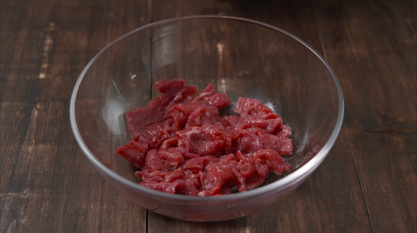 肉類處理技巧：肉片肉絲這樣處理，炒起來更美味！的做法 步骤2