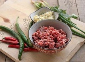 生椒牛肉麪的做法 步骤1