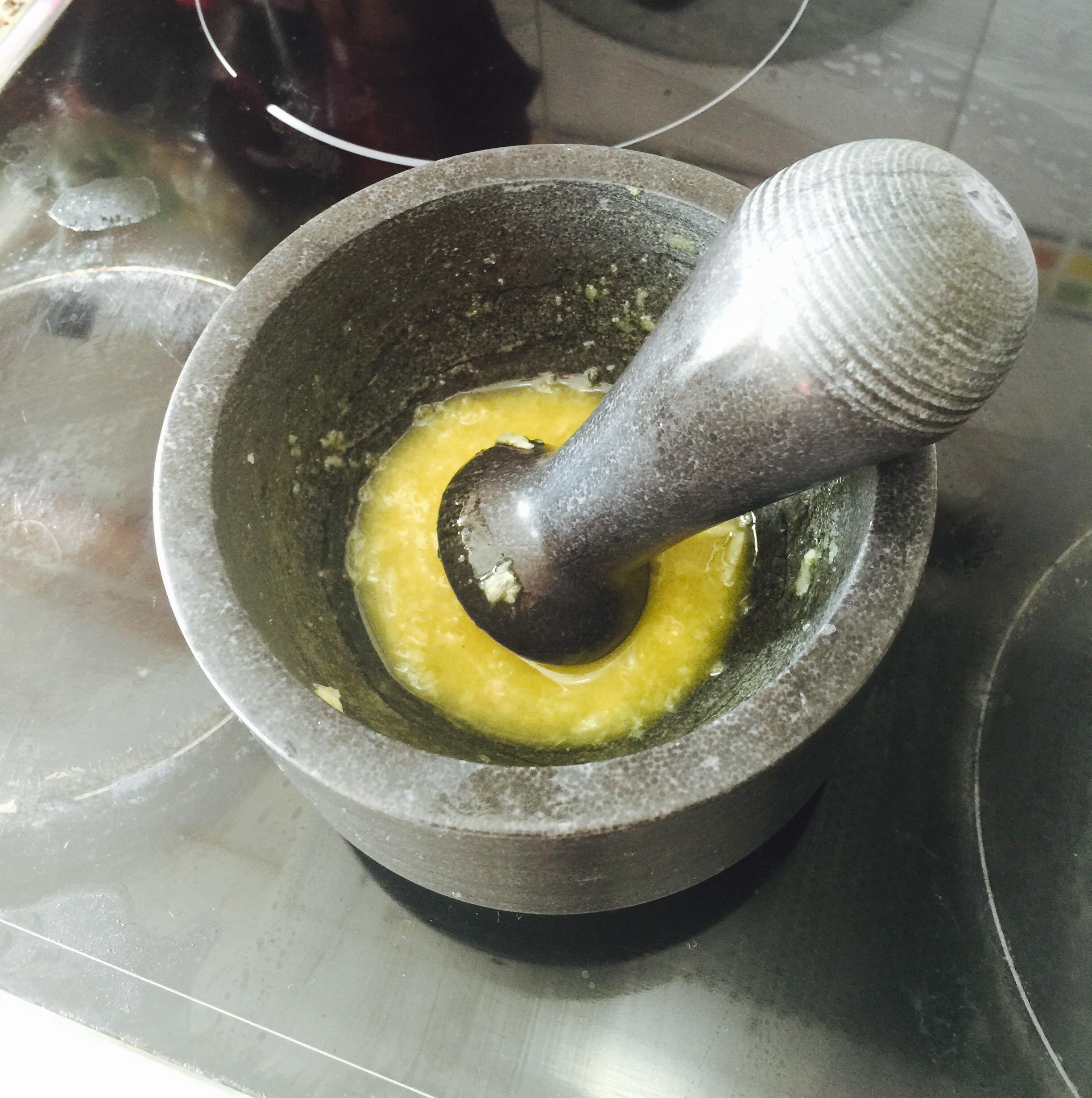 蒜香檸檬烤羊腿的做法 步骤1