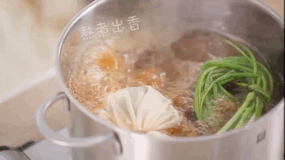私房滷味：滷雞爪豬蹄鴨胗蘿蔔豆腐乾的做法 步骤2