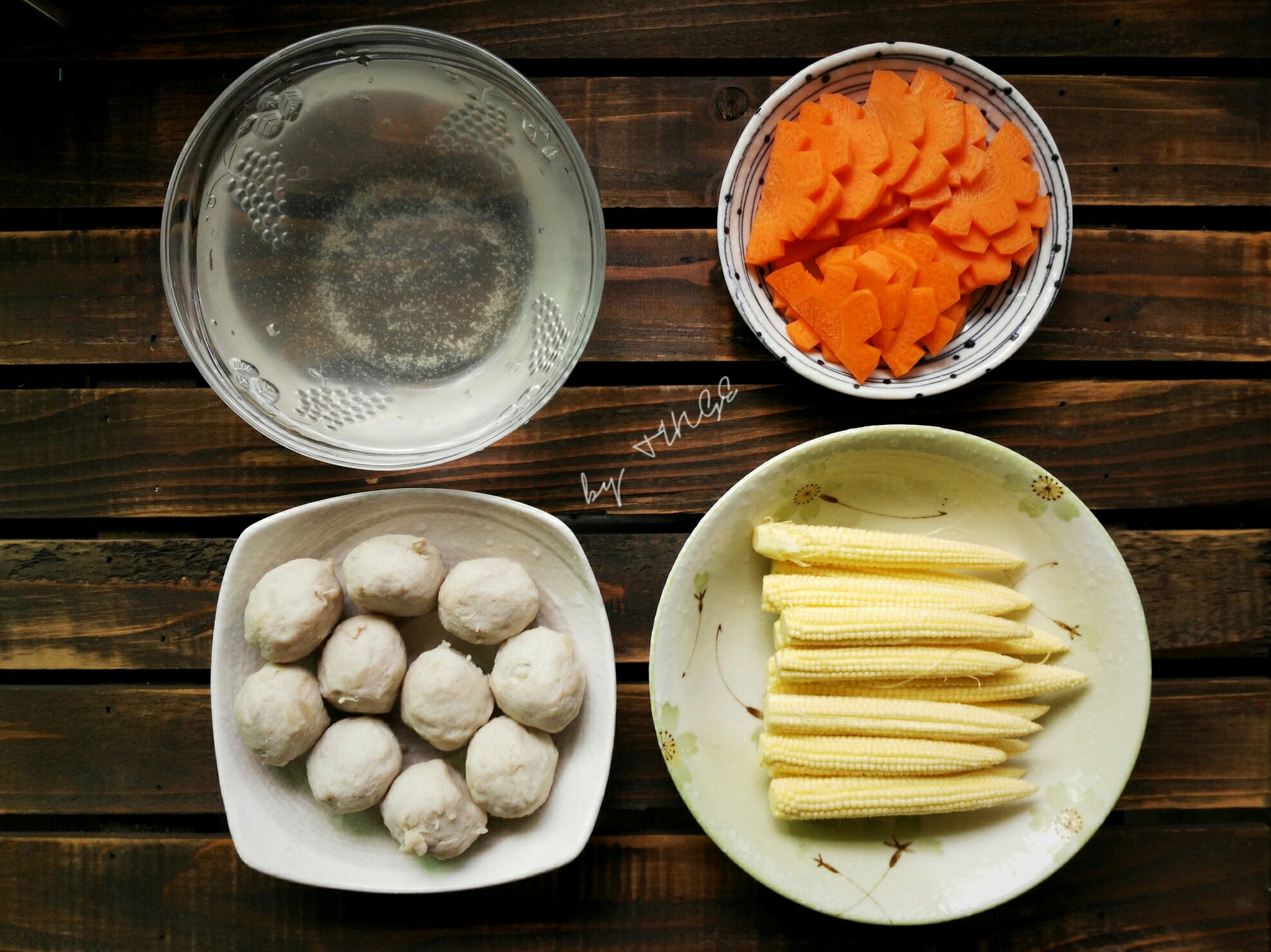 胡蘿蔔玉米筍丸子湯的做法 步骤1