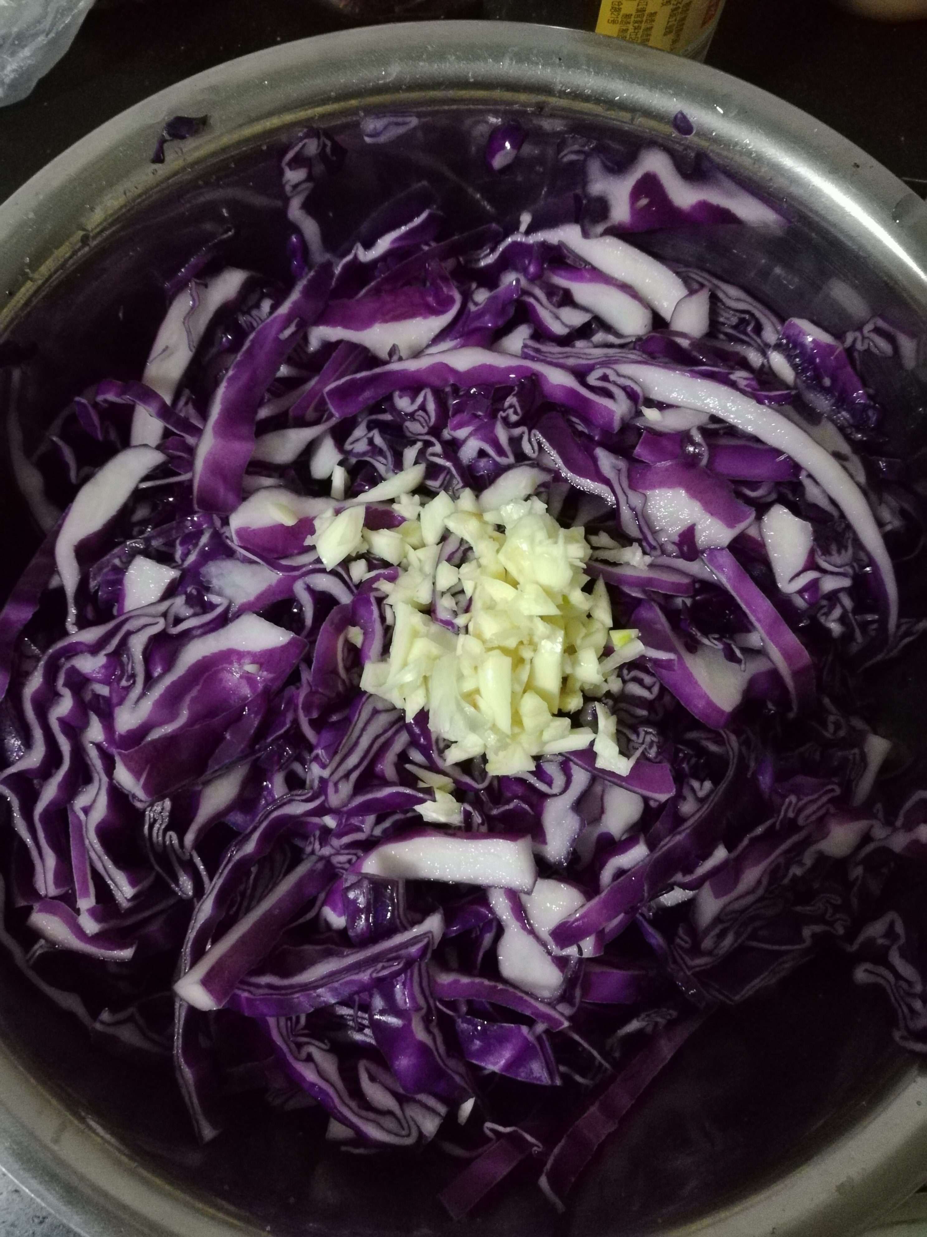 蒜香紫甘藍的做法 步骤2