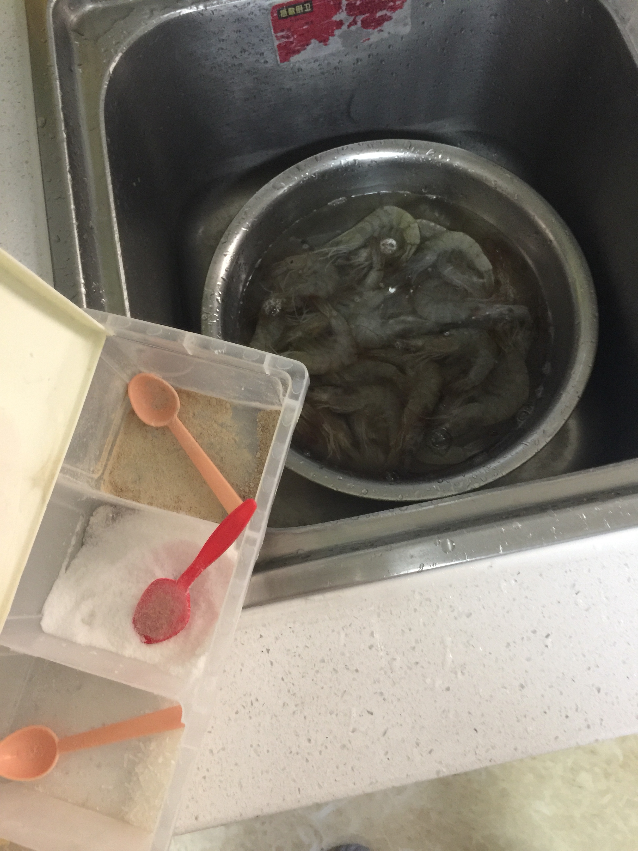香辣河蝦的做法 步骤2