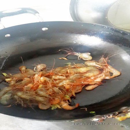 河蝦粉絲煲的做法 步骤3