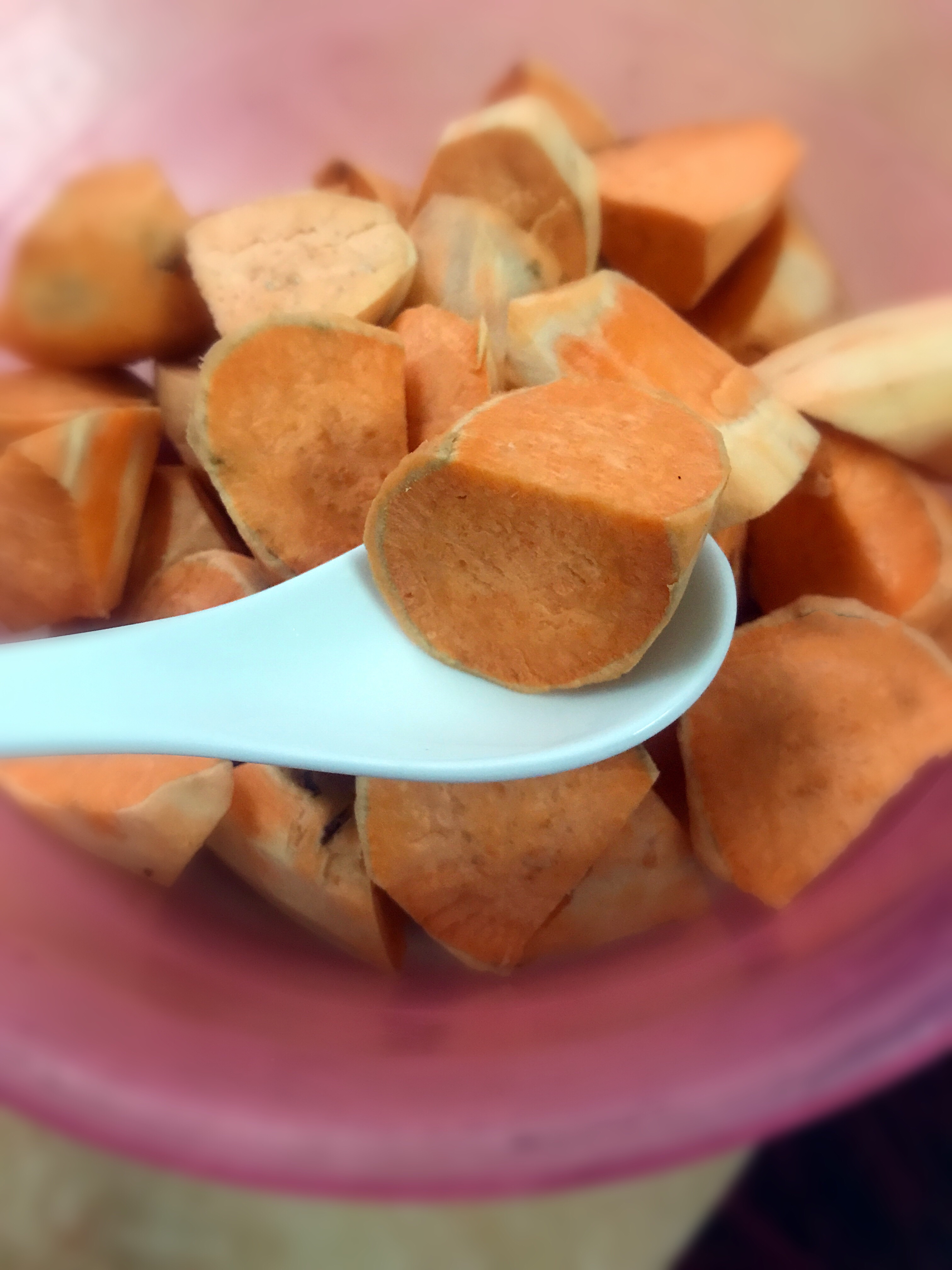 潮州小吃--紅薯鵪鶉蛋的做法 步骤1