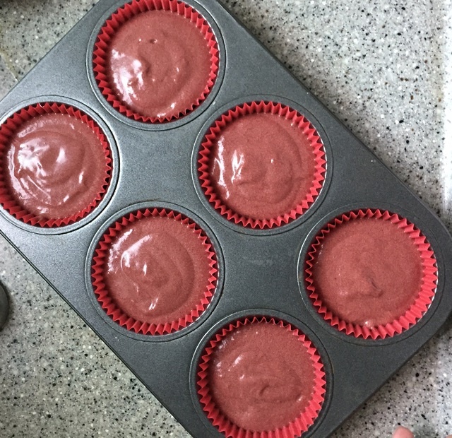 紅絲絨杯子蛋糕（酸奶油Q彈版）Red velvet cupcake的做法 步骤9