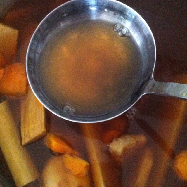 竹蔗粉葛馬蹄紅蘿蔔羅漢果糖水的做法 步骤3