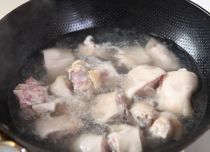 黃豆燜豬蹄（高壓鍋）的做法 步骤2