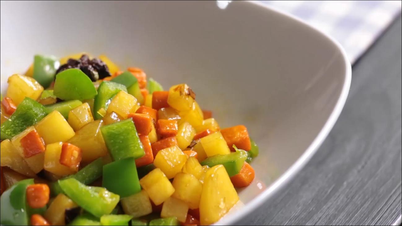 三彩蔬菜丁|爸爸廚房 VOL.017--土豆、彩椒、胡蘿蔔、八角的做法 步骤10