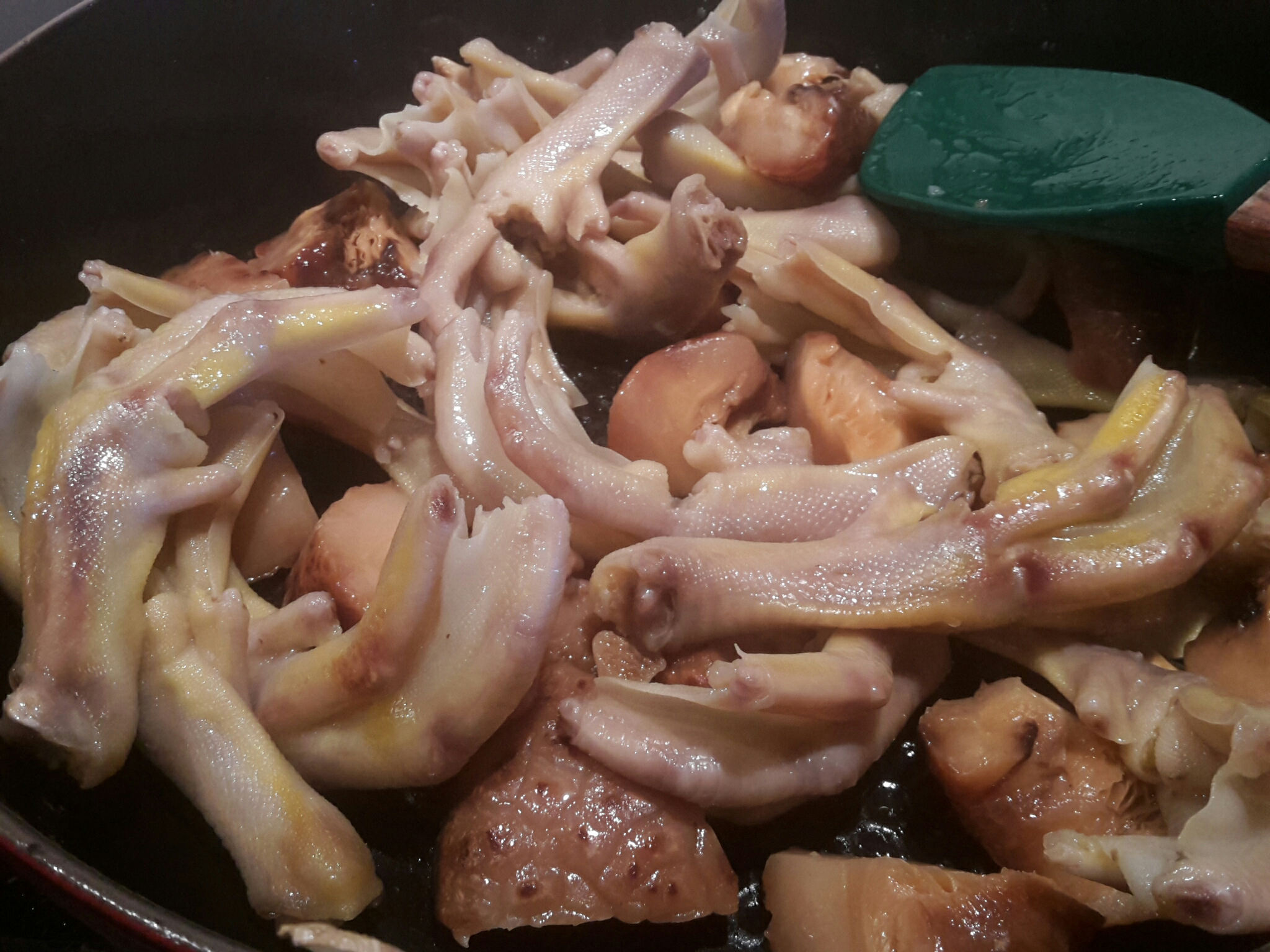 花菇海蔘燜鴨掌 蜂窩鑄鐵鍋版的做法 步骤5