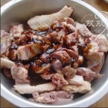 電飯煲燜雞的做法 步骤4