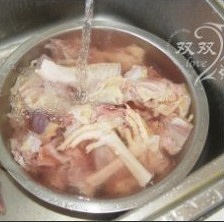 電飯煲燜雞的做法 步骤3