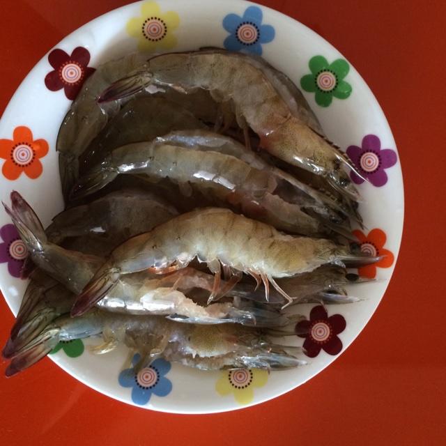 正宗潮汕砂鍋粥之鮑魚鮮蝦粥的做法 步骤2